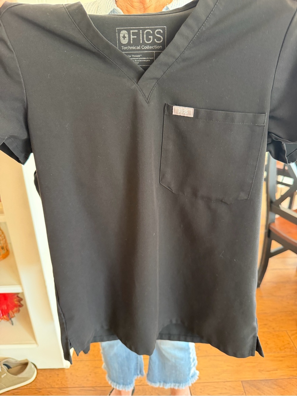 FIGS Women’s Black Short Sleeve V-Neck Scrub Top and Bottom